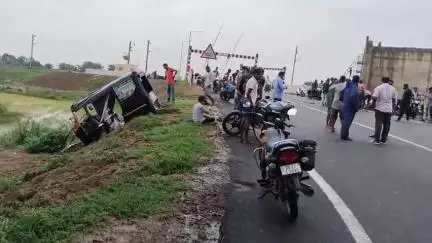 ବୌଦ୍ଧ ସଦର: ସରସରା ୫୭ ନମ୍ବର ଜାତୀୟ ରାଜପଥ ରେଳ ଫାଟକ ଠାରେ ଅଟୋ ରିକ୍ସା ଓ ବୁଲେଟ ମଧ୍ୟରେ ଧକ୍କା, ୪ ଜଣ ଗୁରୁତର