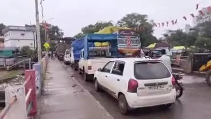 सोहागपुर: सोहागपुर में पलकमती नदी पुल पर ट्रक हुआ खराब, हाईवे पर 1 घंटे तक लगा रहा जाम