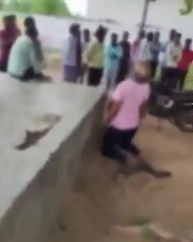 దర్శి: తూర్పు గంగవరంలో ఓ వ్యక్తి అనుమానస్పదంగా ఉరేసుకొని ఆత్మహత్య