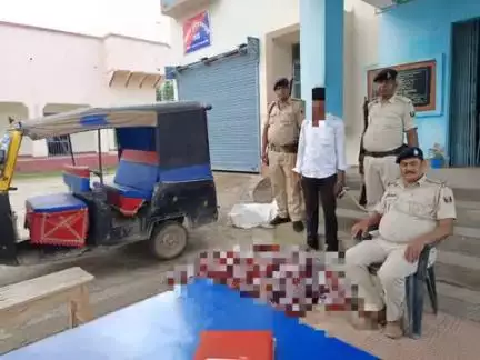 दिनांक 02.07.2025 को बौंसी थाना अंतर्गत 01 टेम्पू से कुल 134.46 लीटर विदेशी शराब  के साथ 01 तस्कर को किया गया गिरफ्तार ।
