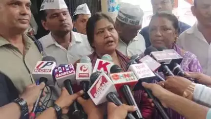 कानपुर: बंद हो रहे परिषदीय विद्यालयों के मामले को लेकर आम आदमी पार्टी ने जिलाधिकारी को सौंपा ज्ञापन