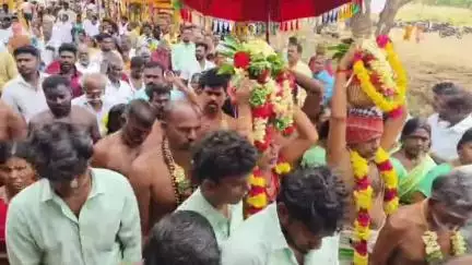 பரமக்குடி: காட்டு பரமக்குடி தாழை மதலை கருப்பணசாமி ஆலய கும்பாபிஷேக விழா