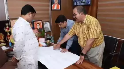 ଝାରସୁଗୁଡା: ରାଜ୍ୟ ରାଜପଥ-10 ଲେକ୍ଚରାର୍ସ କଲୋନୀ ଦେଇ ବାଳିଜୁରି ଛକ ପର୍ଯ୍ୟନ୍ତ ଚାରି ଲେନ ବିଶିଷ୍ଟ ରୋଡ଼ ଏବଂ ସର୍ବିସ ରୋଡ଼କୁ ନେଇ ବିଧାୟକଙ୍କ ଆଲୋଚନା