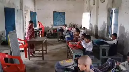 হিঙ্গলগঞ্জ: শিক্ষকের অভাবে বন্ধের মুখে কাঁকাড়িয়া শিশু শিক্ষা কেন্দ্র#jansamasya