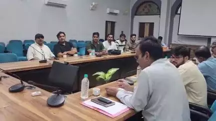 खंडवा नगर: खंडवा कलेक्ट्रेट में एडीएम ने सभी गैस संचालकों की बैठक ली
