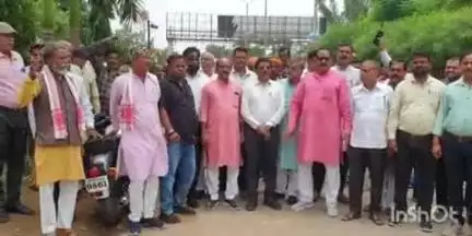 सोहागपुर: अमिलिया गांव में हुई हत्या के मामले को लेकर नगर वासियों ने पुलिस महानिरीक्षक कार्यालय में सौंपा ज्ञापन