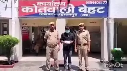 बेहट: गंदेवड़ रोड से पुलिस ने चोर को चोरी की नकदी और जेवरात के साथ किया गिरफ्तार