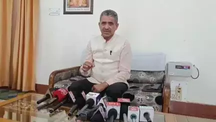 भाजपा में तानाशाही एक व्यक्ति की स्तुति करते हैं सब नेता, चरंपादुकाएं उठाने वाले बढ़ाए जाते हैं आगे!