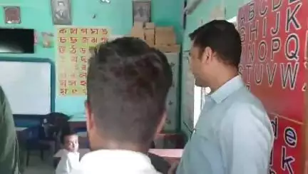 ভাতার: ভাতারের ডাঙ্গাপাড়া প্রাথমিক বিদ্যালয় পরিদর্শন করলেন পূর্ব বর্ধমান জেলা পরিষদের শিক্ষার কর্মদক্ষ শান্তনু কোনার