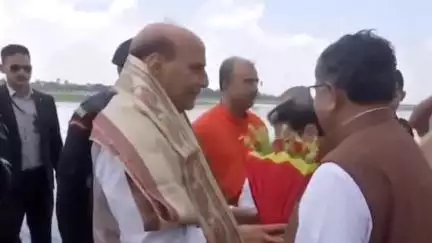 पटना ग्रामीण: केंद्रीय रक्षा मंत्री राजनाथ सिंह प्रदेश कार्यसमिति की बैठक में भाग लेने पटना पहुंचे, एयरपोर्ट पर हुआ जोरदार स्वागत