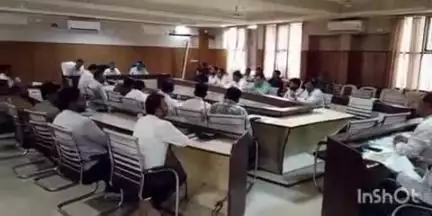 सोहागपुर: नगर पालिका सभागार में नगरी निकाय की संभाग स्तरीय बैठक जे.डी. की मौजूदगी में संपन्न हुई