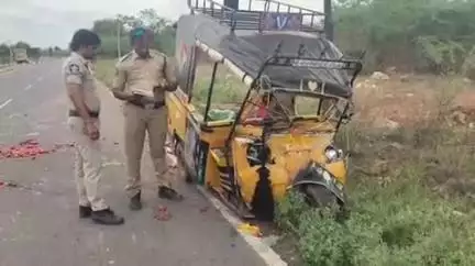 పులివెందుల: పులివెందుల కడప జాతీయ రహదారిలో ఎద్దుల బండి ఢీకొన్న ఆటో, డ్రైవర్ కు తీవ్ర గాయాలు