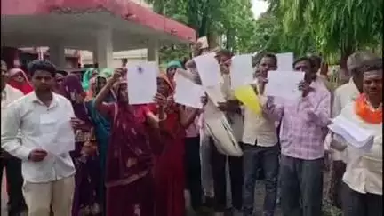 रायसेन: दबंगों द्वारा ज़मीन पर कब्ज़ा, ग्रामीणों ने रायसेन कलेक्टर से न्याय की गुहार लगाई