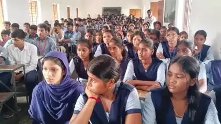 কুলতলি: জামতলা ভগবান চন্দ্র উচ্চ  বিদ্যালয়ের ছাত্র-ছাত্রীদের কে ভ্রাম্যমান বিজ্ঞান প্রদর্শনীর ব্যবস্থা পশ্চিমবঙ্গ বিজ্ঞান মঞ্চ