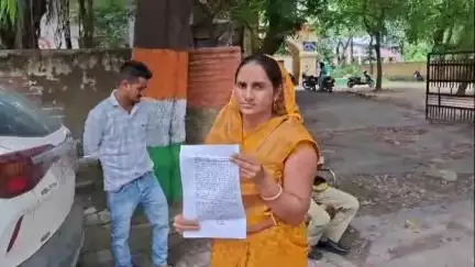 मैनपुरी: दन्नाहार क्षेत्र निवासी पीड़िता ने एक युवक पर आरोप लगाया, उसकी गाड़ी को फर्जी तरीके से अपने नाम ट्रांसफर किया