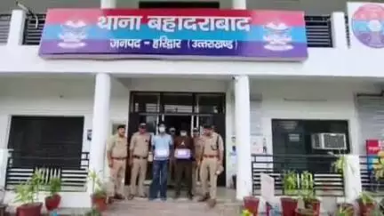 हरिद्वार: बहादराबाद थाना पुलिस ने शांतर शाह गांव के पास से 2 युवकों को दबोचा, बरामद हुए 2 अवैध तमंचे और 4 जिंदा कारतूस
