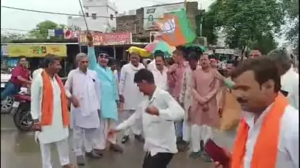 जीरापुर: BJP कार्यकर्ताओं ने हेमंत खंडेलवाल के प्रदेश अध्यक्ष बनने पर तहसील चौराहे में आतिशबाजी कर मनाया जश्न