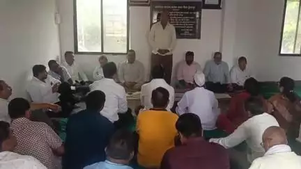 डूंगरपुर: जिला कांग्रेस कार्यालय में जिलाध्यक्ष वल्लभराम पाटीदार की अध्यक्षता में जिला कांग्रेस कमेटी की हुई बैठक
