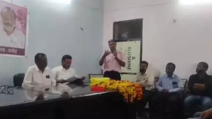 बटियागढ़: बटियागढ़ जनपद पंचायत कार्यालय में सेवानिवृत्त सचिव मुद्दीन खान को दी गई विदाई, CEO और जनप्रतिनिधि रहे मौजूद