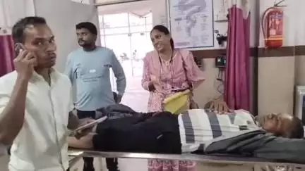 लालबर्रा: लालबर्रा रोड पर कार की टक्कर से बाइक सवार दो युवक हुए घायल, एक की हालत गंभीर