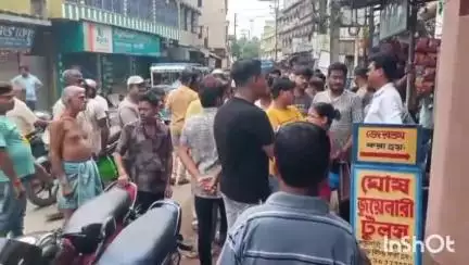 ডোমজুড়: হাওড়া ডোমজুড়ের পার্বতীপুর এ একটি বেসরকারি ব্যাংকের অস্থায়ী কর্মীকে আটক করল ডোমজুড় থানার পুলিশ প্রতারণা অভিযোগে