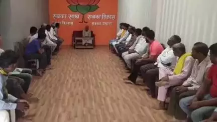 करेली: तेंदूखेड़ा विधायक विश्वनाथ सिंह पटेल ने ग्रह ग्राम रीछा में किया जनता दरबार का आयोजन, सुनीं समस्याएं