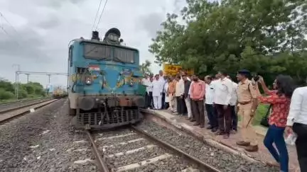 अमरावती: नया अमरावती रेल्वे स्थानकावरून शेकडो वारकरी पंढरपूरसाठी रवाना; खा. बळवंत वानखडे यांनी दाखवली हिरवी झेंडी