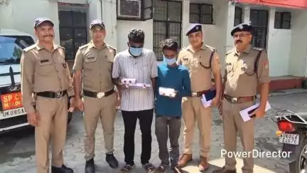 लालकुऑ: लालकुऑ पुलिस ने 2 अभियुक्तों को सोने-चांदी के जेवरात, अवैध तमंचा, कारतूस और बिना नंबर की बाइक के साथ दबोचा