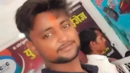 पडरौना: पचफेडा तिवारी टोला में बाइक और ट्रैक्टर-ट्राली की भीषण टक्कर, युवक की मौके पर मौत, पुलिस ने शव का करवाया पोस्टमार्टम