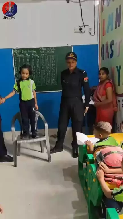 #डीग पुलिस दे रही स्कूली बालिकाओं को #GoodTouch #BadTouch की जानकारी। ताकि वे अपने साथ हो रहे यौन अपराधों को समझ सकें।