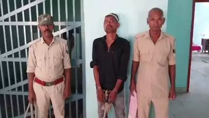 पुपरी: पुपरी शहर के वार्ड 17 स्थित फिनो पेमेंट बैंक में लूट करते एक अपराधी को लोगों ने पकड़कर पुलिस को सौंपा