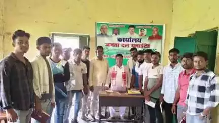 बेन: बेन जदयू कार्यालय में छात्र नेता सोहित कुमार का सम्मान किया गया