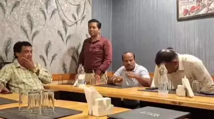 ଭଞ୍ଜନଗର: ଭଞ୍ଜନଗର ଠାରେ ଉପଖଣ୍ଡ ସୂଚନା ଲୋକ ସମ୍ପର୍କ ଅଧିକାରୀଙ୍କୁ କବି ସମ୍ରାଟ ମିଡ଼ିଆ କ୍ଲବ ପକ୍ଷରୁ ସମ୍ବର୍ଦ୍ଧନା