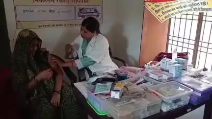 इटवा: करही और डडवा पाण्डेय गांव में आयोजित वीएचएनडी टीकाकरण सत्र का खुनियांव सीएचसी अधीक्षक ने किया निरीक्षण, दिए निर्देश