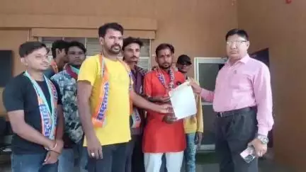 महोबा: कलेक्ट्रेट में राष्ट्रवादी पार्टी ने जनहित की 13 सूत्रीय मांगों को लेकर मुख्यमंत्री को भेजा ज्ञापन