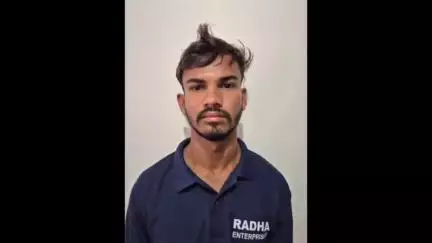 શહેરા: શહેરા પોલીસ મથકના રાયોટીંગના ગુન્હામાં નાસતા ફરતા બે આરોપીને પંચમહાલ પેરોલ સકવોર્ડે અલગ અલગ સ્થળેથી ઝડપી પાડ્યા હતા