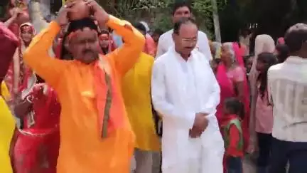 मोरवा: चक सिकंदर पंचायत में प्राण प्रतिष्ठा को लेकर निकाली गई कलश यात्रा, बड़ी संख्या में लोगों ने लिया भाग
