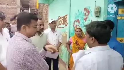 थरथरी: नरसंडा गांव में नालंदा डीएम ने घर-घर जाकर मतदाता पुनरीक्षण का किया निरीक्षण