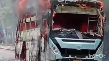 मछलीशहर: सिकरारा में चलती बस बनी आग का गोला, चालक की सूझबूझ से टला बड़ा हादसा