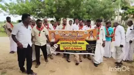 ಸಿಂಧನೂರು: ಮನೆಗಳೆಲ್ಲ ಭ್ರಷ್ಟಾರ ಪಾಲು ಬಡವರೆಲ್ಲ ಬೀದಿ ಪಾಲು ಬಿಜೆಪಿ ವತಿಯಿಂದ ಕಾಂಗ್ರೆಸ್ ಸರ್ಕಾರದ ವಿರುದ್ಧ ಗ್ರಾಮ ಪಂಚಾಯಿತಿ ಮುಂದೆ ಪ್ರತಿಭಟನೆ
