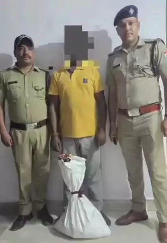 रुद्रपुर: रुद्रपुर कोतवाली पुलिस ने 46 पाउच अवैध कच्ची शराब के साथ पीडब्ल्यूडी गेस्ट हाउस के सामने से एक आरोपी को गिरफ्तार किया