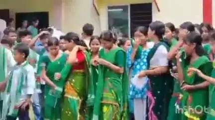 বাক্সা: তামুলপুৰত শৰণীয়া কছাৰী ছাত্ৰ সন্থাৰ জাতিগত প্ৰমান পত্ৰ প্ৰদানৰ দাবীত উত্তাল প্ৰতিবাদ