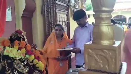बड़वानी: बड़वानी शहर में शांतिकुंज हरिद्वार से निकली ज्योति कलश यात्रा पहुंची, 108 जोड़ों ने की आरती