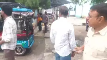 বহরমপুর: মুর্শিদাবাদ মেডিক্যাল কলেজ হাসপাতাল চত্বরকে যানজট মুক্ত করতে রাস্তায় নামল পুলিশ