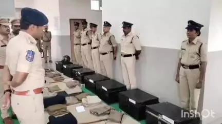 భూపాలపల్లి: ప్రజలకు అందుబాటులో ఉంటూ మెరుగైన సేవలందించాలి: జిల్లా ఎస్పీ కిరణ్ ఖరే