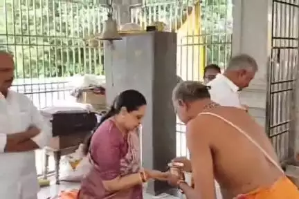 పుంగనూరు: ఎర్రాతివారి పల్లెలో సదుమమ్మ అమ్మవారిని దర్శించుకున్న ఎమ్మెల్యే పెద్దిరెడ్డి రామచంద్రారెడ్డి