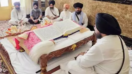 ਅੰਮ੍ਰਿਤਸਰ 2: 4 ਜੁਲਾਈ 1955 ਸਾਕੇ ਦੀ ਯਾਦ 'ਚ ਅਕਾਲ ਤਖਤ ਸਾਹਿਬ ਵਿਖੇ 
ਅਖੰਡ ਪਾਠ ਸਾਹਿਬ ਕਰਵਾਇਆ ਗਿਆ ਆਰੰਭ