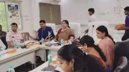 देवघर: विकास भवन के सभागार में 6 महीने बाद नए उप विकास आयुक्त के साथ हुई जिला परिषद की बैठक