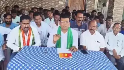 సిర్పూర్ టి: మంత్రి సీతక్కపై అనుచిత వ్యాఖ్యలు చేస్తే ఖబర్దార్ అంటూ రావి శ్రీనివాసులును హెచ్చరించిన TPCC సభ్యుడు హర్షద్ హుస్సేన్