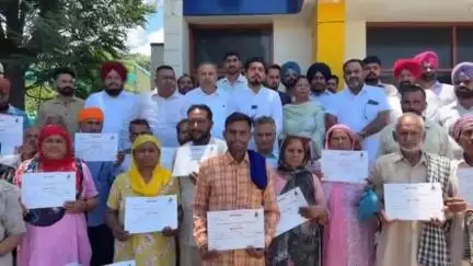 ਰੂਪਨਗਰ: ਵਿਧਾਇਕ ਦਿਨੇਸ਼ ਚੱਢਾ ਨੇ ਬਲਾਕ ਨੂਰਪੁਰ ਬੇਦੀ ਦੇ 41 ਪਰਿਵਾਰਾਂ ਨੂੰ ਵੰਡੇ ਕਰਜ਼ਾ ਮੁਆਫੀ ਦੇ ਸਰਟੀਫਿਕੇਟ